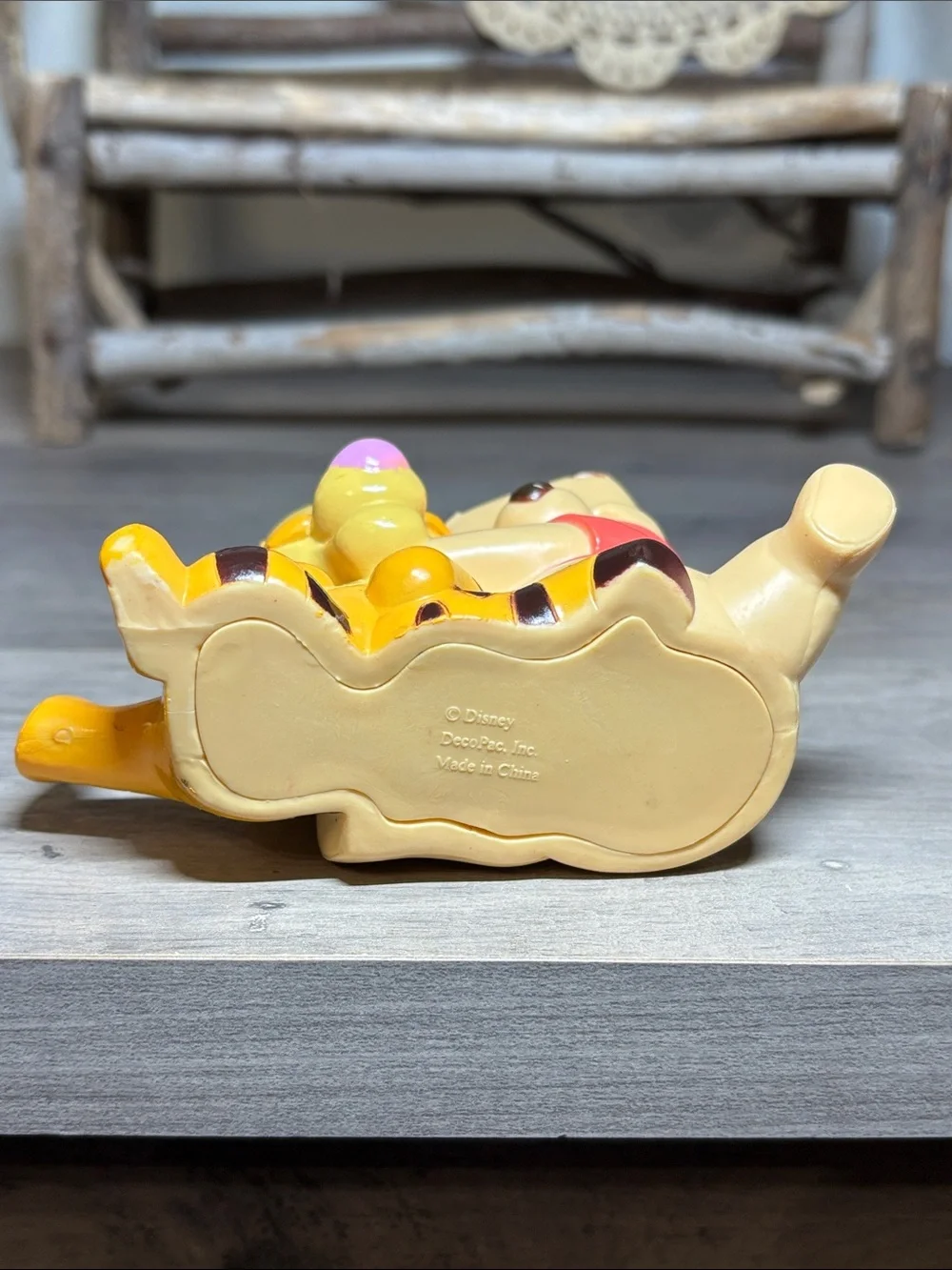 VTG Baby Tigger Hugging Pooh Bear Collectors Piece Disney Decopac Rubber Figure